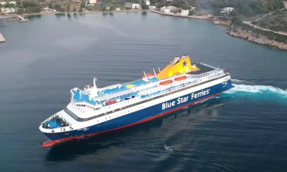 Viral η εντυπωσιακή μανούβρα του Blue Star Chios στο λιμάνι Μεστών